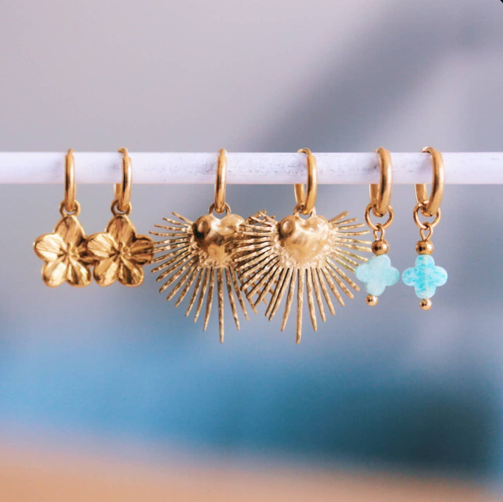 Stainless steel hoop earrings with heart with rays - gold