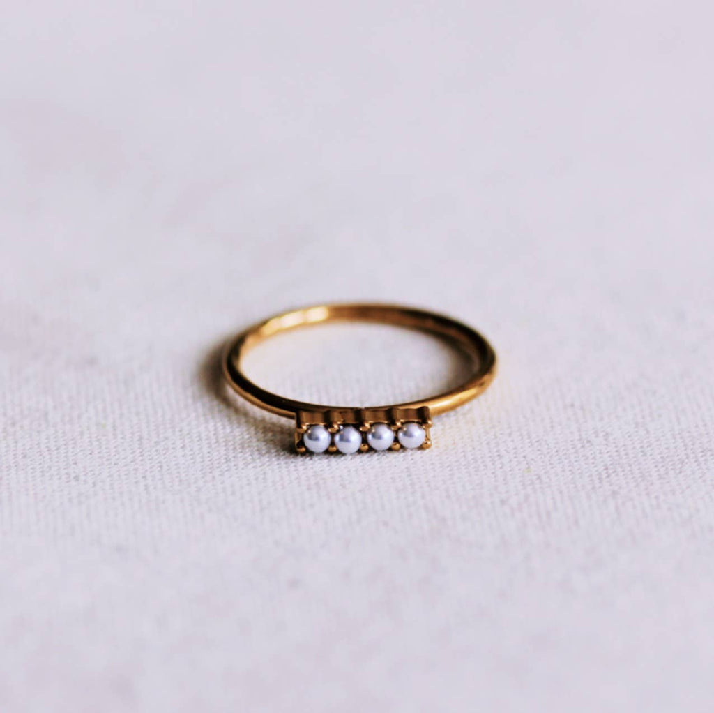 Minimalist ring with pearl bar