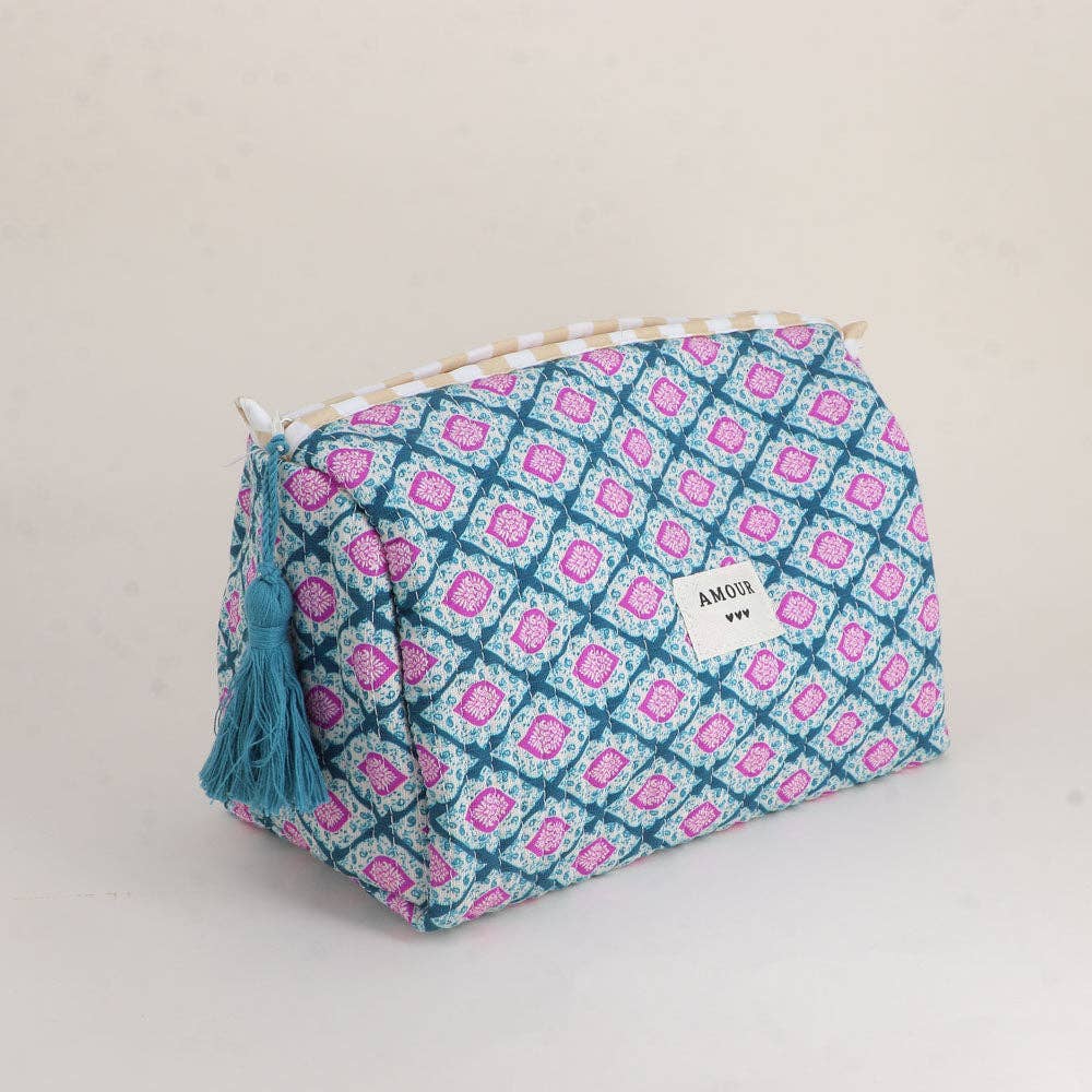 Large pouch with "LOVE" and heart motifs, 100% polyester: Khaki