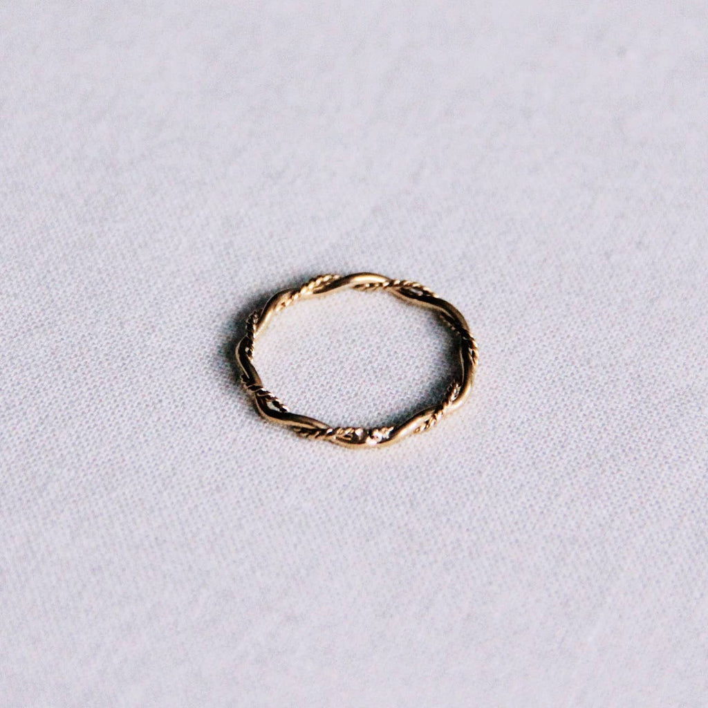 Stainless steel minimalist braided ring - gold
