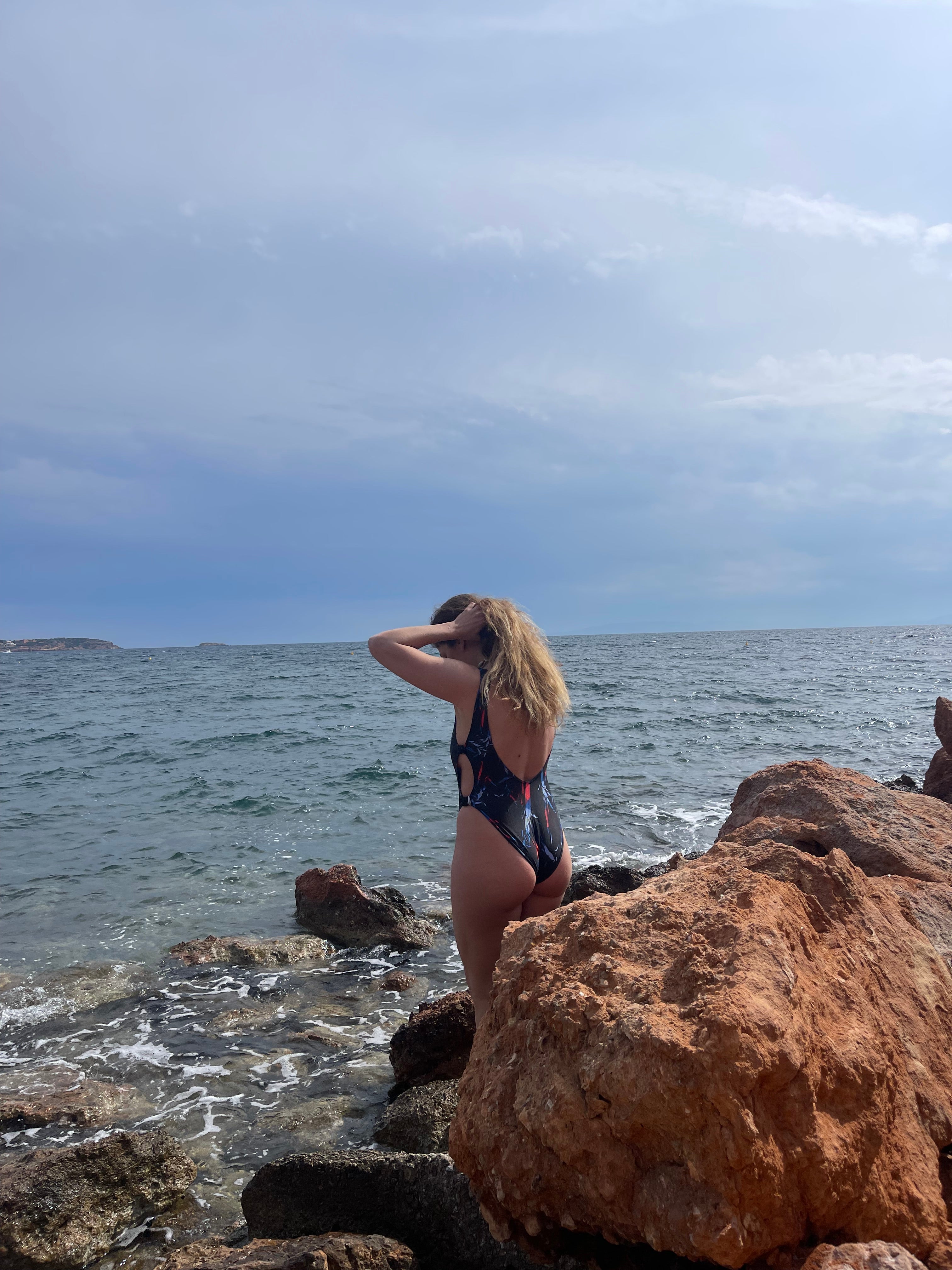 Ολόσωμο Μαγιό με Κοψίματα – Midnight Bloom