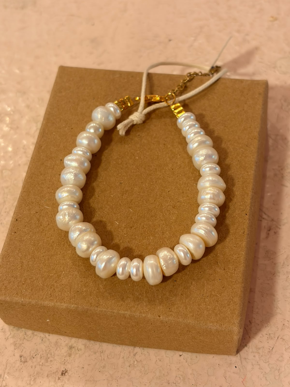 Handmade pearl bracelet (012)