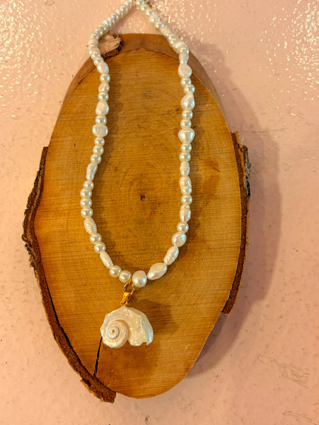 Handmade Freshwater Pearl Necklace with Seashell Pendant (021)