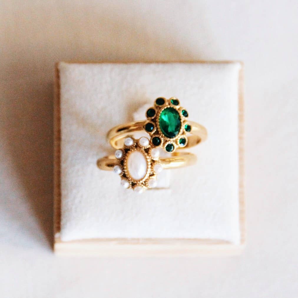 Stainless steel vintage ring with green stones - gold