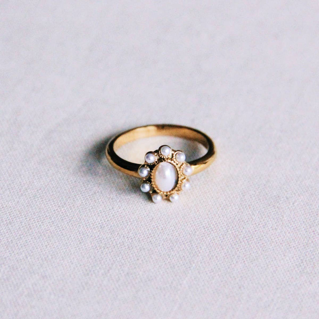 Stainless steel vintage ring with pearl stones - gold