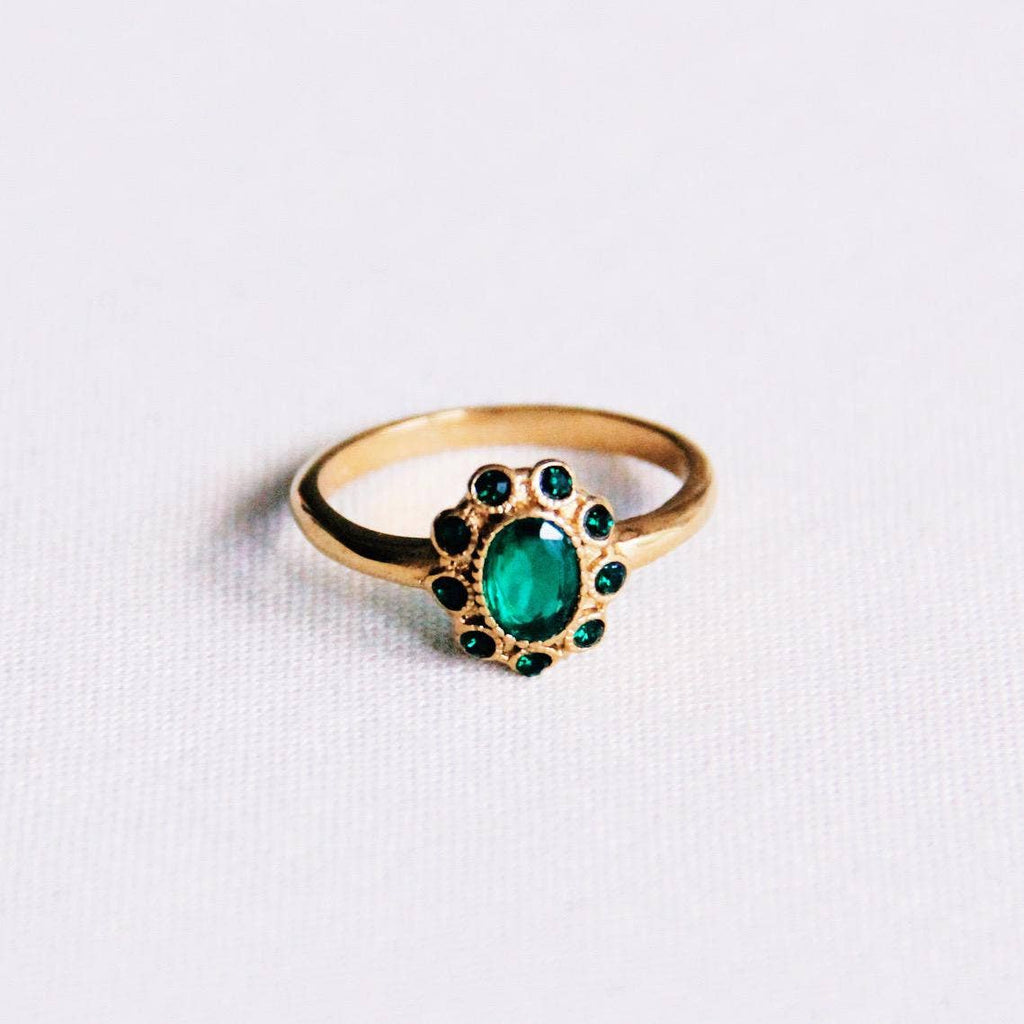 Stainless steel vintage ring with green stones - gold