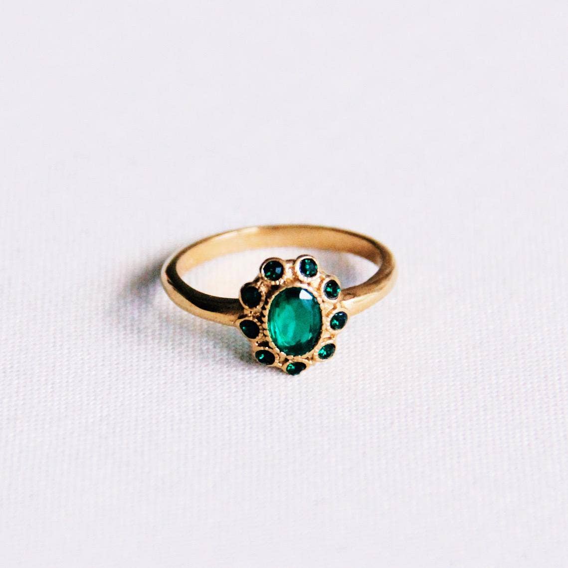 Stainless steel vintage ring with green stones - gold