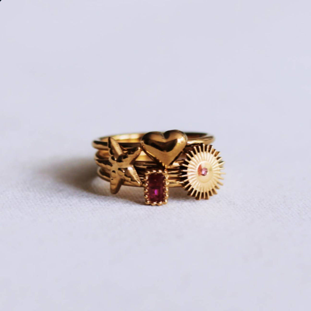 Minimalist ring with a small flower