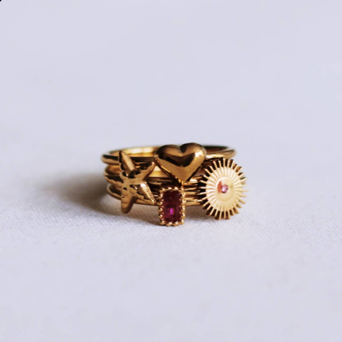 Minimalist ring with a small flower
