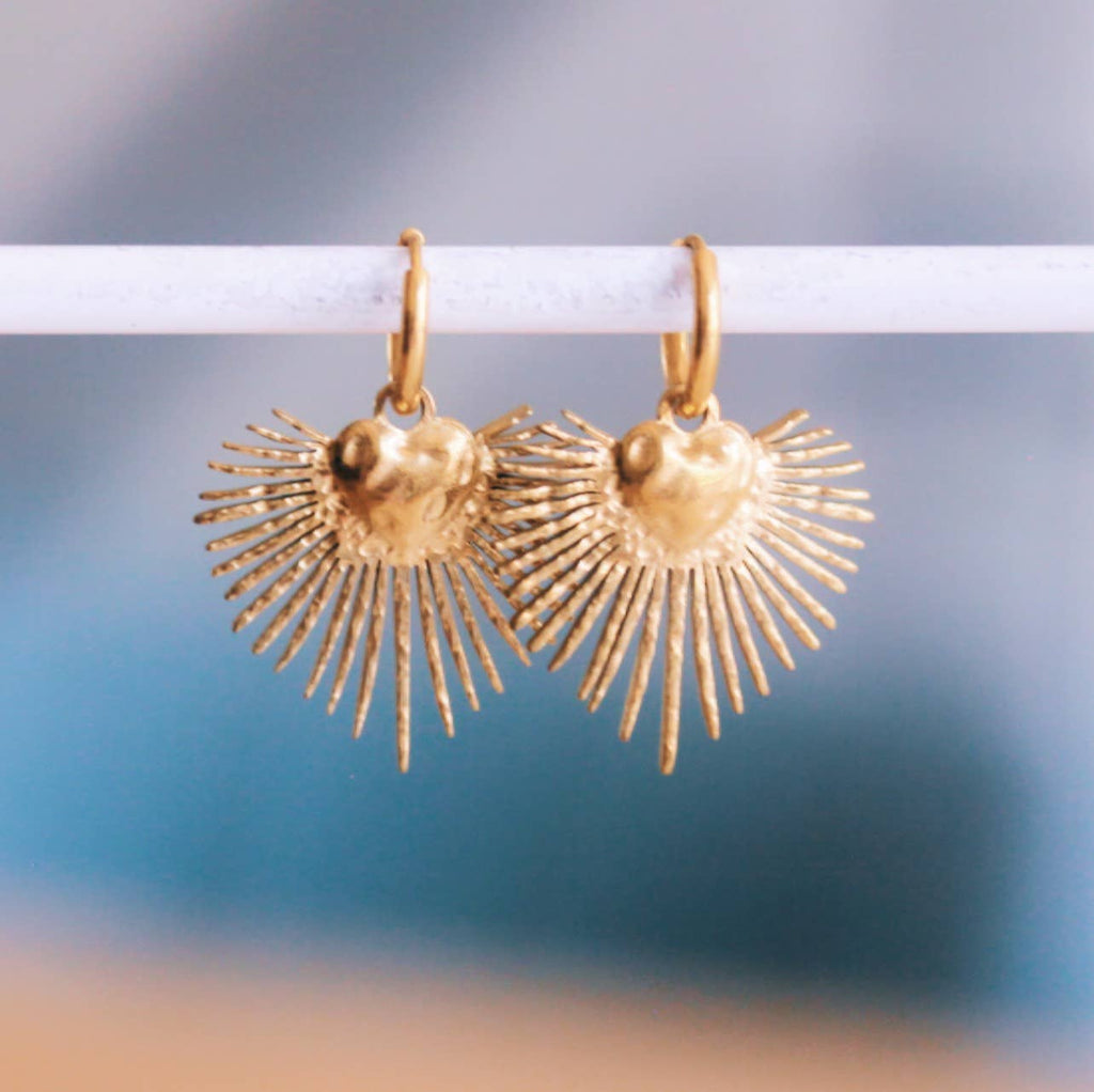 Stainless steel hoop earrings with heart with rays - gold