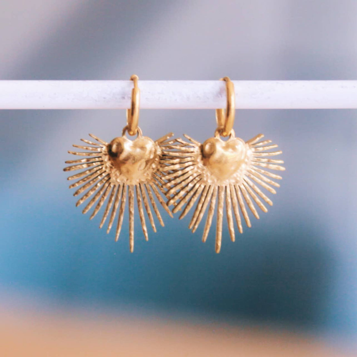Stainless steel hoop earrings with heart with rays - gold